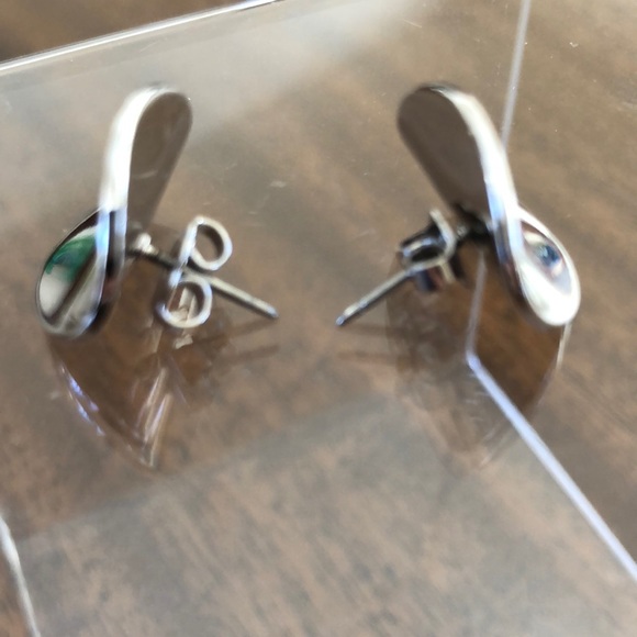 Vintage Avon curved disc pierced earrings silver tone - Picture 15 of 16